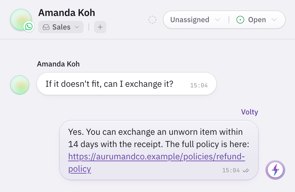 A customer asks about exchanges and Volty answers from the store's returns policy, with the link to the full policy.